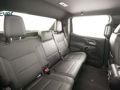 Used 2025 Chevrolet Silverado EV LT AWD/4WD image 5