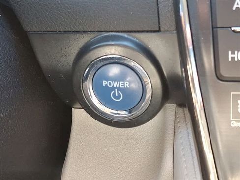 Used 2014 Toyota Camry XLE image 23