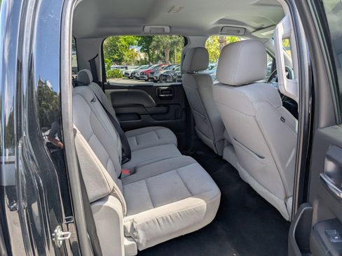 Used 2018 Chevrolet Silverado 1500 Custom w/ Custom Convenience Package AWD/4WD image 11