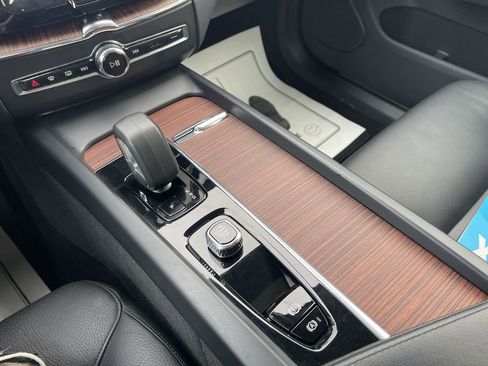 Used 2024 Volvo XC60 B5 Plus image 33