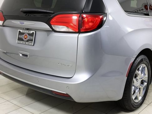 Used 2019 Chrysler Pacifica Limited image 46