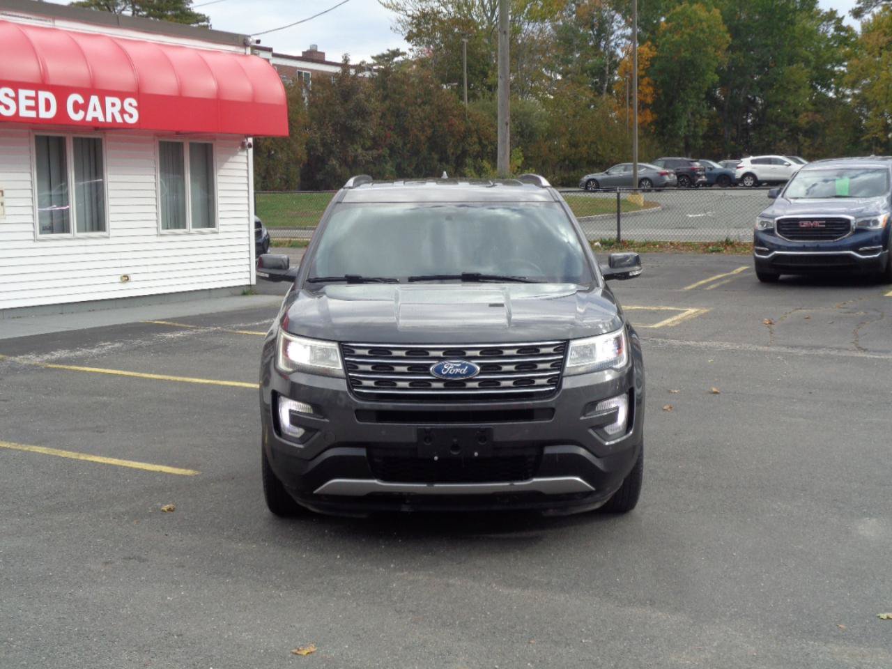 Used 2017 Ford Explorer XLT w/ Equipment Group 202A AWD/4WD image 11