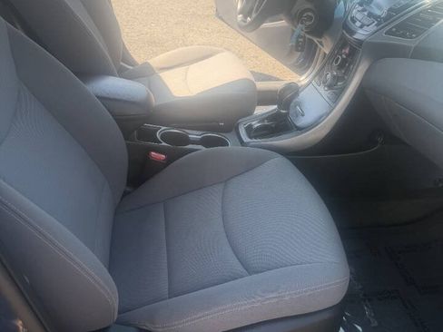 Used 2016 Hyundai Elantra SE w/ Option Group 02 FWD image 6
