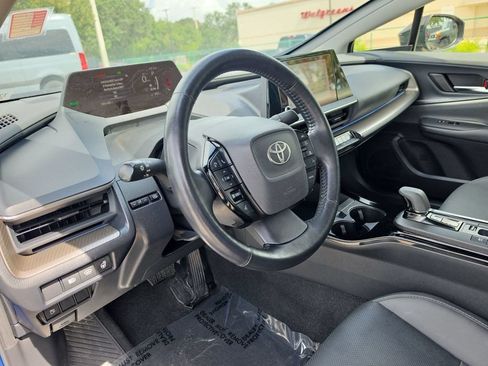 Used 2024 Toyota Prius XLE FWD image 8