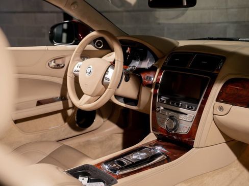 Used 2010 Jaguar XK Convertible RWD image 27