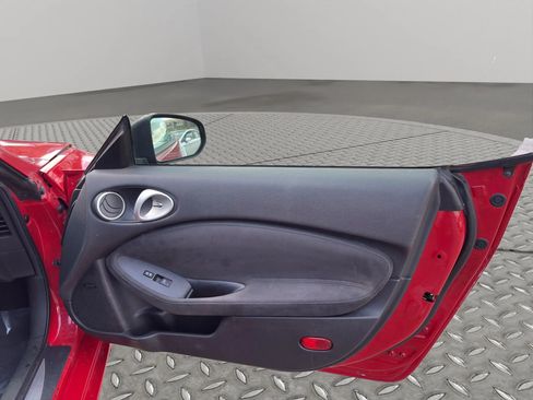 Used 2009 Nissan 370Z Touring RWD image 21