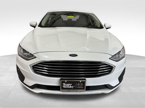 Used 2019 Ford Fusion S image 2