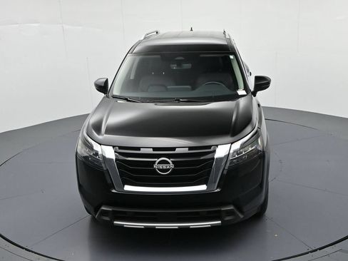 Used 2025 Nissan Pathfinder SL FWD image 16