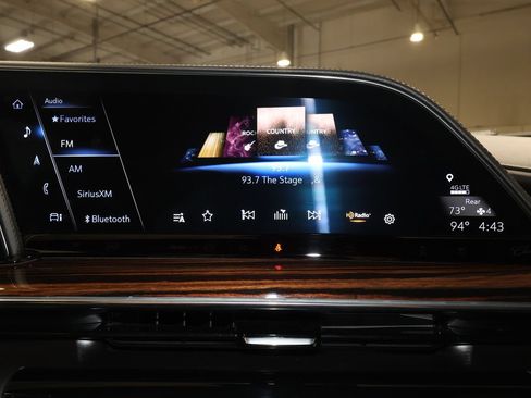 Used 2023 Cadillac Escalade Luxury AWD/4WD image 12