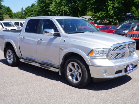 Used 2018 RAM 1500 Laramie w/ Convenience Group AWD/4WD image 7