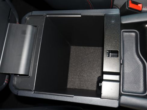 Used 2025 Ford Explorer ST-Line w/ ST-Line Street Pack image 28