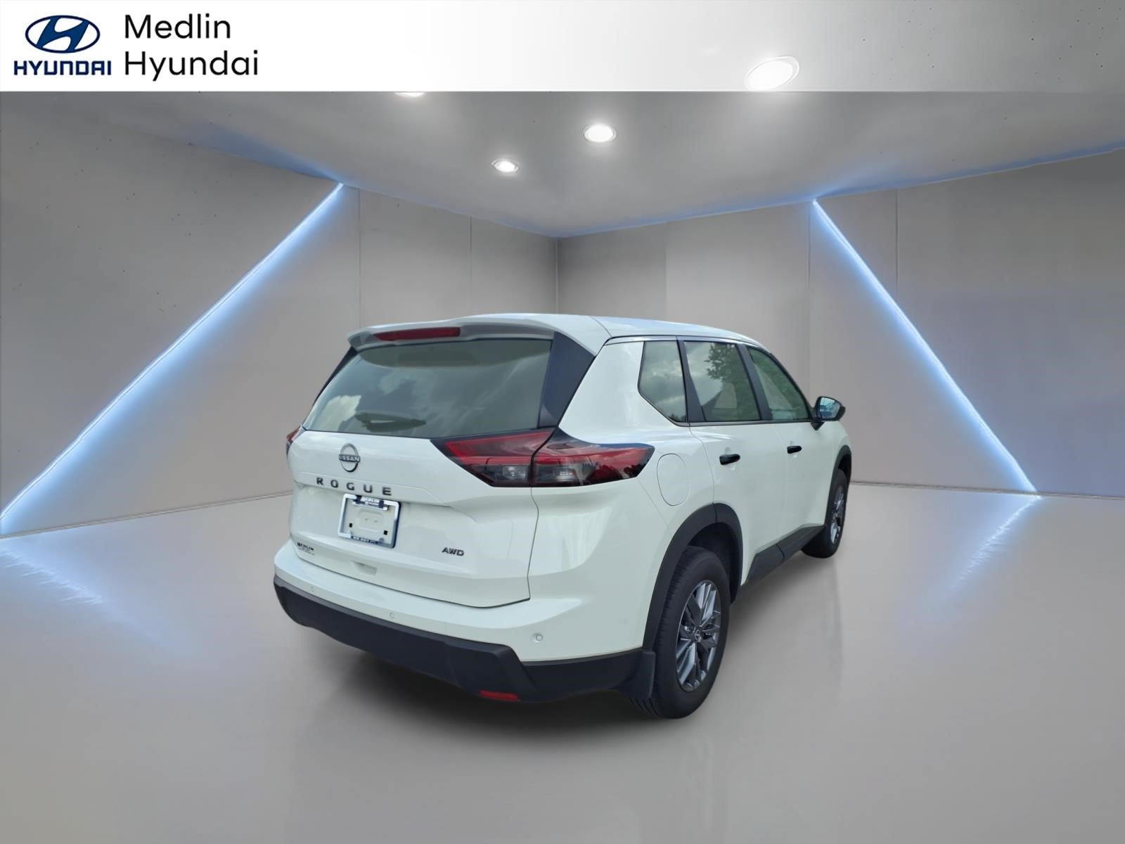 Used 2026 Nissan Rogue S AWD/4WD image 3