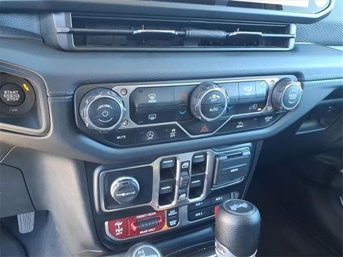 Used 2024 Jeep Wrangler Unlimited Rubicon image 17