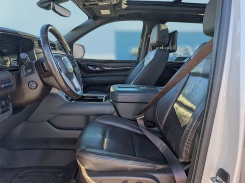Used 2022 GMC Yukon XL Denali w/ Denali Ultimate Package image 18