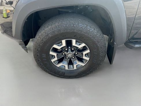 Used 2022 Toyota Tacoma TRD Off-Road w/ Technology Package AWD/4WD image 30