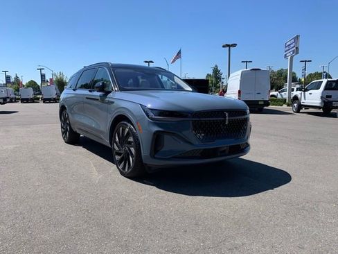 New 2025 Lincoln Nautilus Black Label w/ Jet Appearance Package image 8