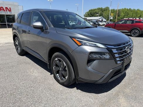 Used 2024 Nissan Rogue SV AWD/4WD image 2