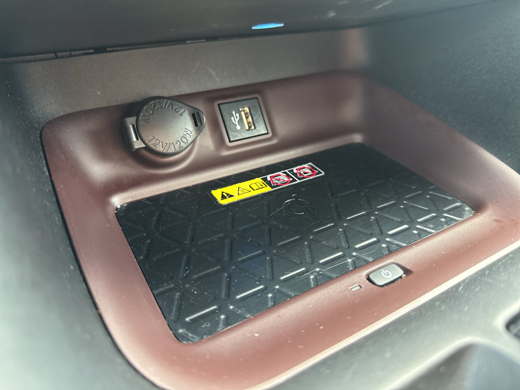Used 2024 Toyota RAV4 Limited w/ Advanced Technology Package AWD/4WD image 18