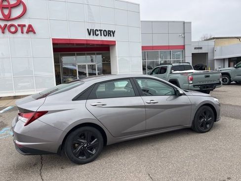 Used 2023 Hyundai Elantra SEL image 4