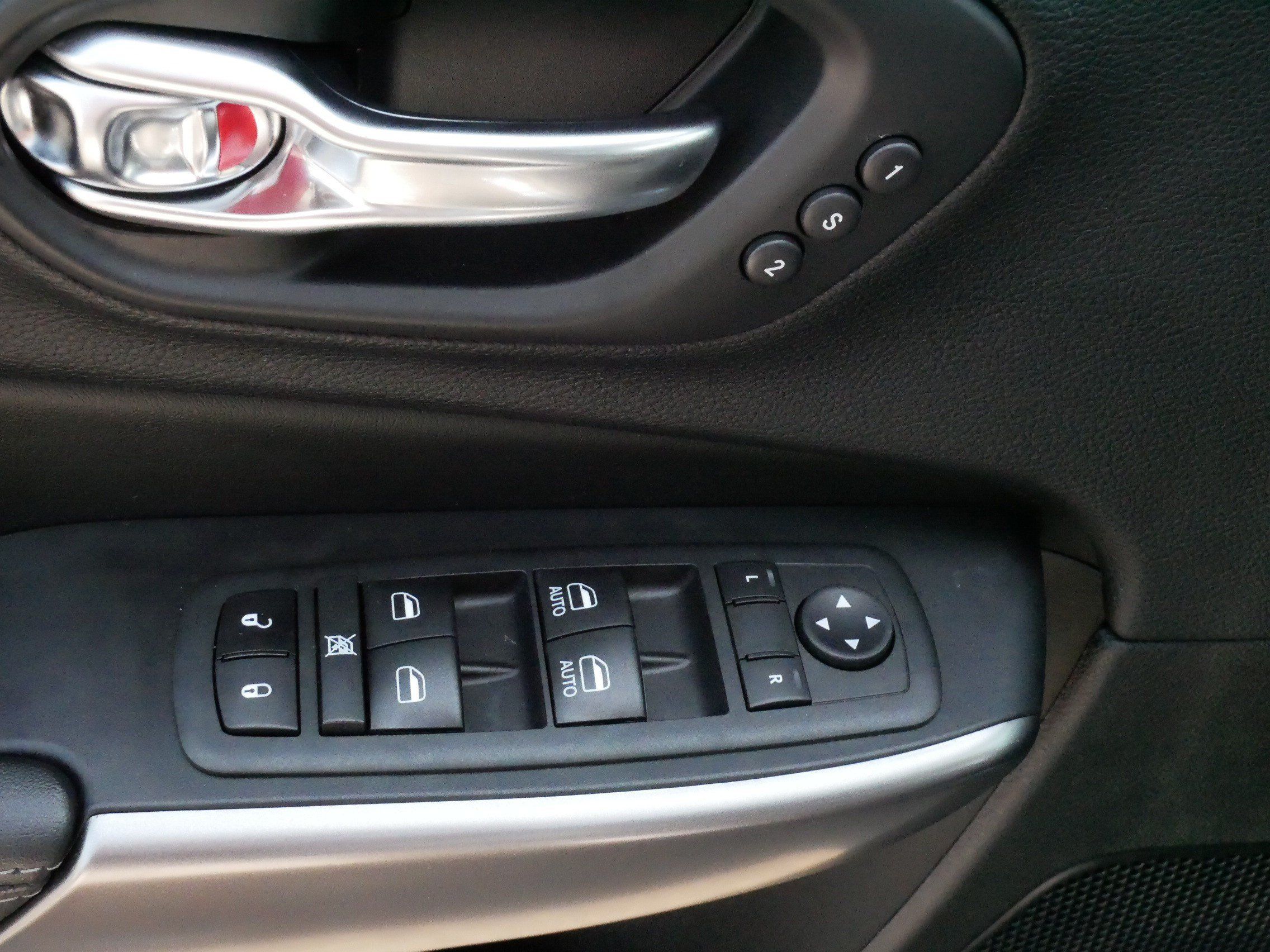Used 2020 Jeep Cherokee Limited AWD/4WD image 19