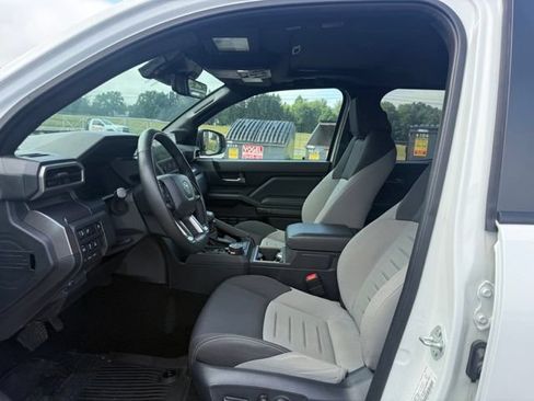 Used 2024 Toyota Tacoma TRD Off-Road w/ TRD Off Road Upgrade Package AWD/4WD image 10