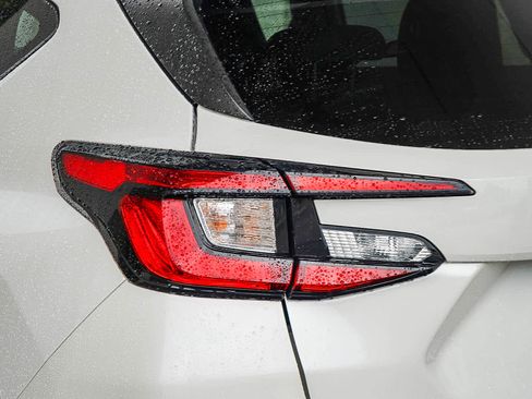 Used 2024 Subaru Crosstrek 2.0i Premium image 7