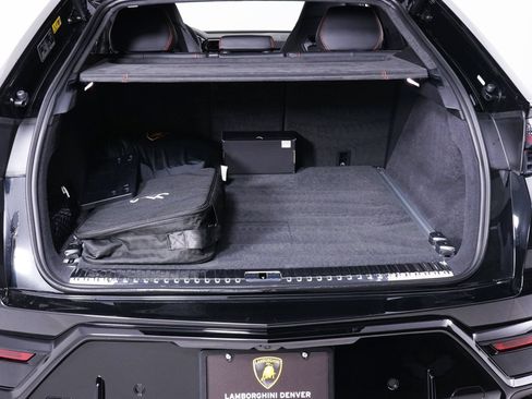 Used 2025 Lamborghini Urus Performante AWD/4WD image 19