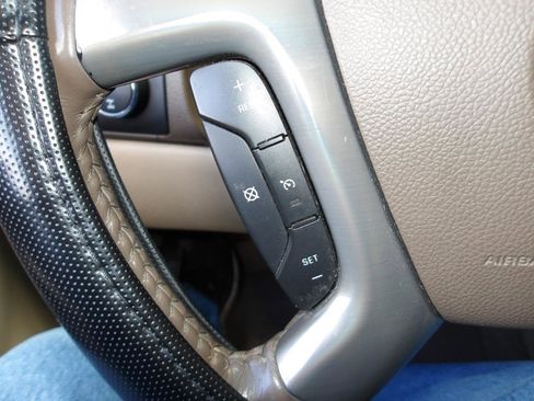 Used 2010 Chevrolet Tahoe 4WD Hybrid image 16