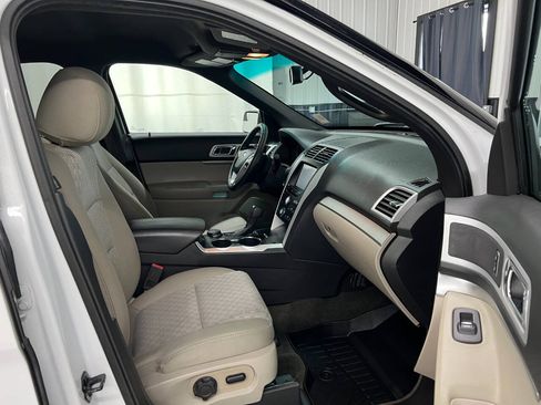 Used 2015 Ford Explorer XLT w/ Equipment Group 201A AWD/4WD image 12