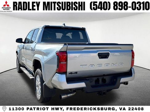 Used 2025 Toyota Tacoma SR5 AWD/4WD image 17