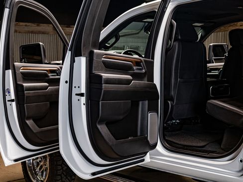 Used 2025 Chevrolet Silverado 2500 High Country w/ Technology Package image 29