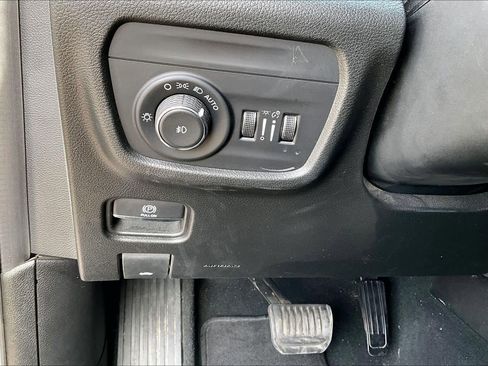 Used 2022 Jeep Grand Cherokee L Limited w/ Luxury Tech Group II image 29