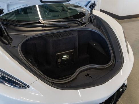 Used 2022 McLaren GT image 26