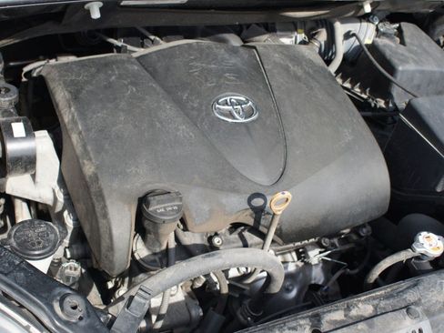Used 2019 Toyota Sienna XLE FWD image 27