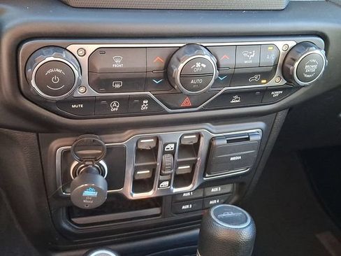 Used 2020 Jeep Gladiator Sport w/ Quick Order Package 24S AWD/4WD image 15