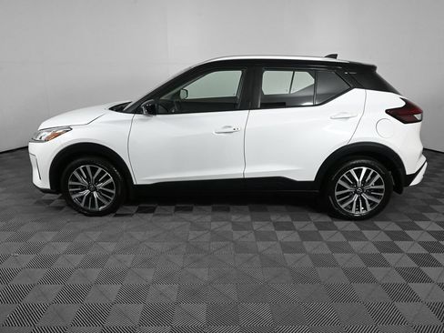 Used 2024 Nissan Kicks SV FWD image 3