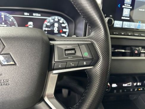 Used 2024 Mitsubishi Outlander SE image 16