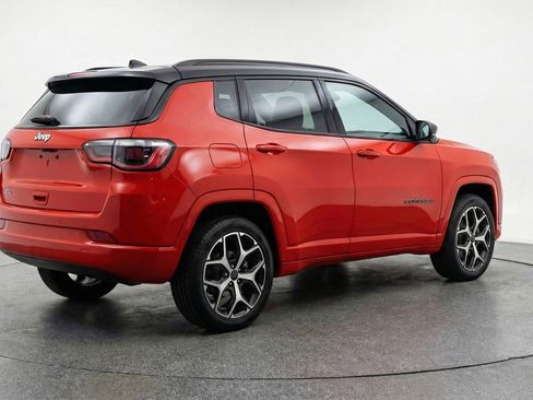 Used 2025 Jeep Compass Limited AWD/4WD image 9