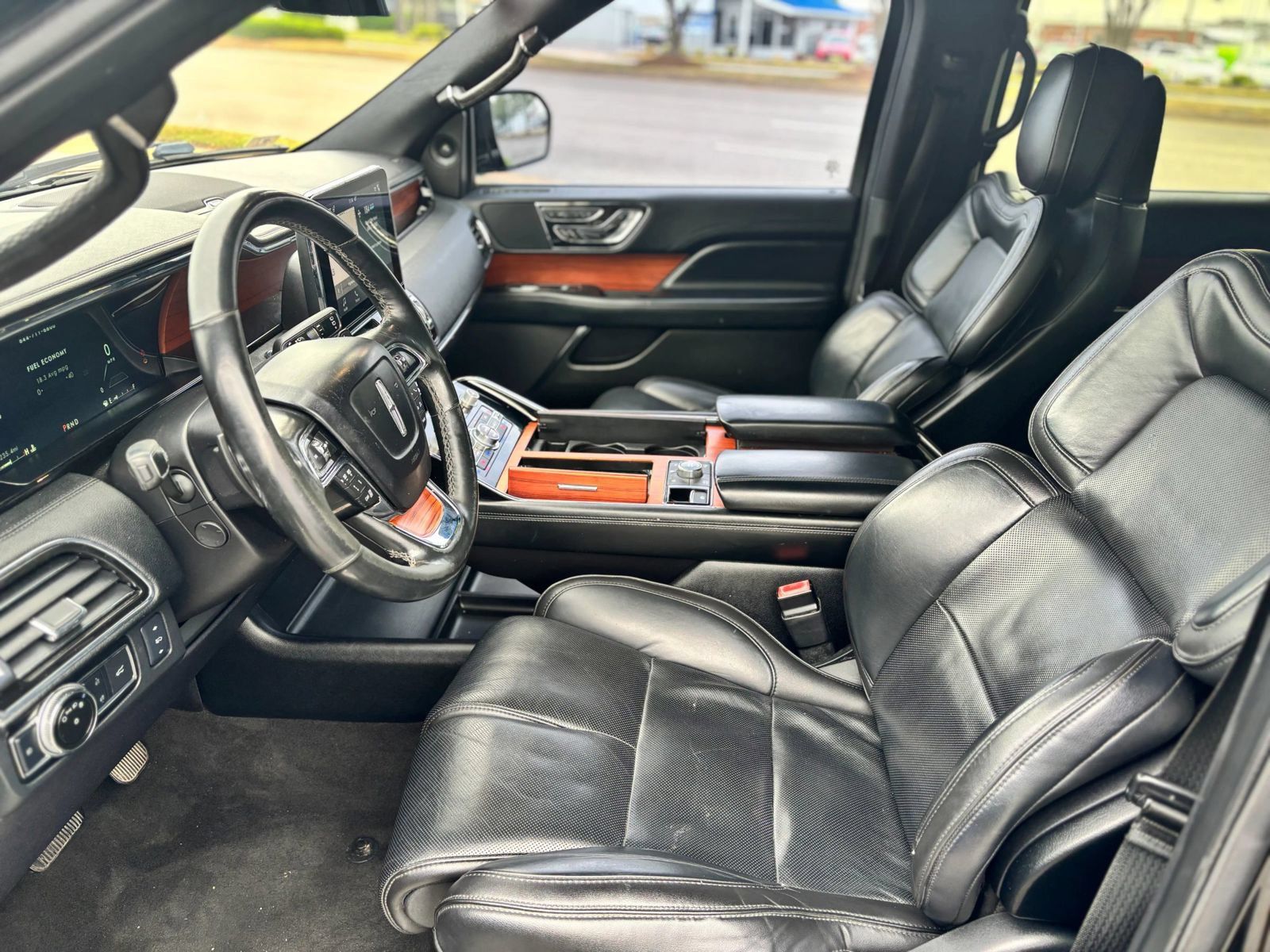 Used 2018 Lincoln Navigator Select w/ Technology Package AWD/4WD image 11