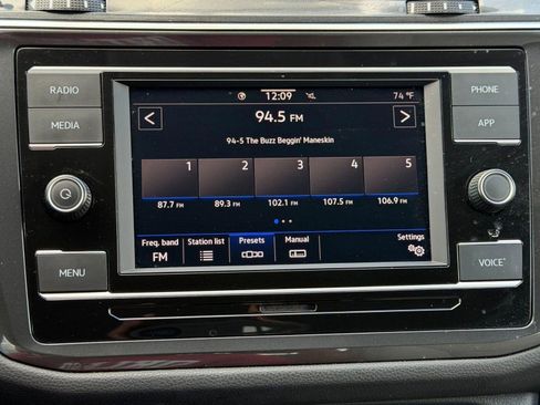 Used 2022 Volkswagen Tiguan S image 23