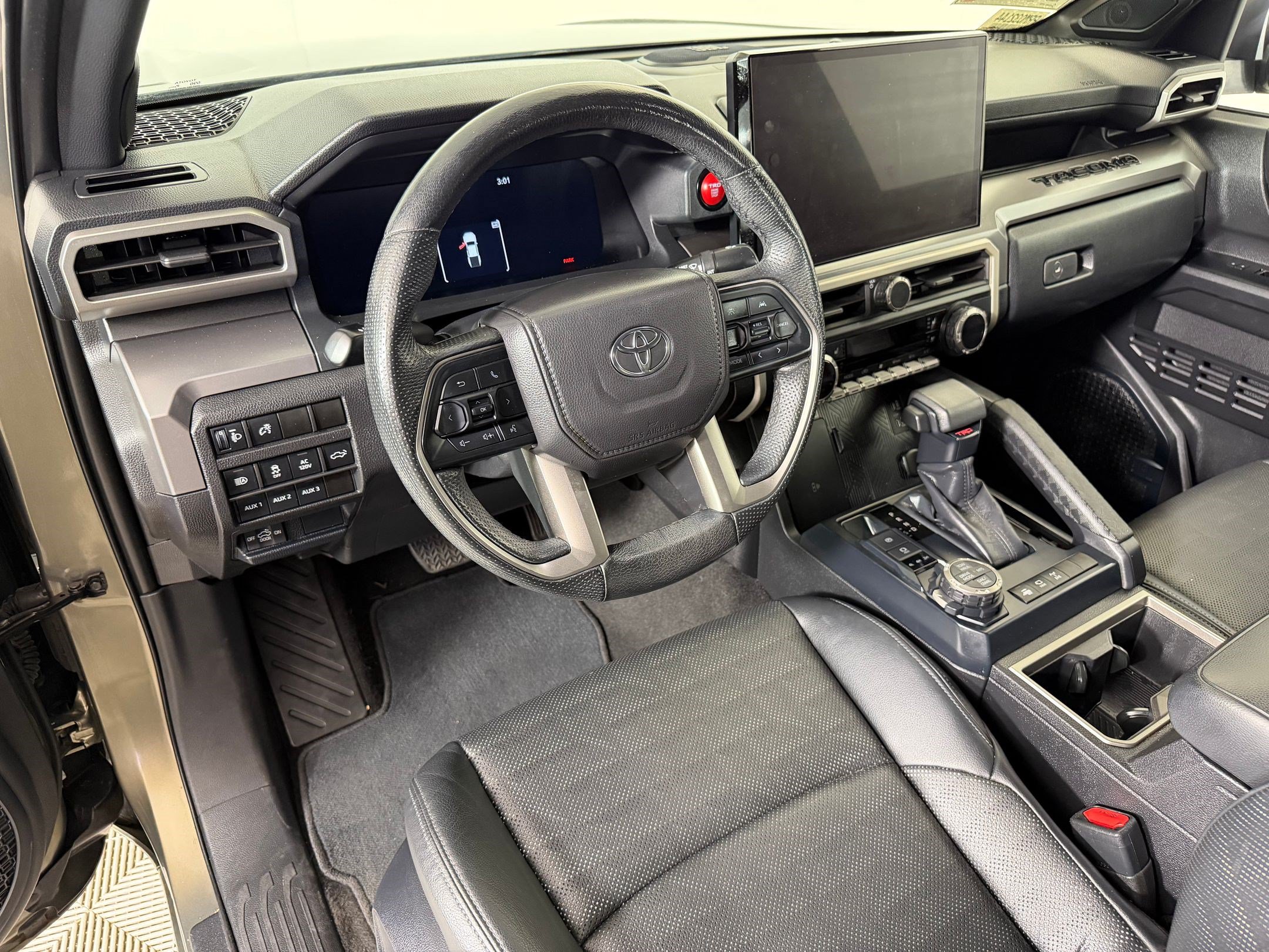 Used 2024 Toyota Tacoma TRD Off-Road w/ TRD Off Road Premium Package AWD/4WD image 4