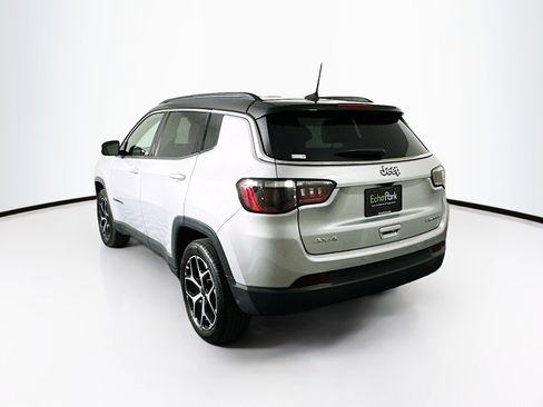 Used 2025 Jeep Compass Limited image 5