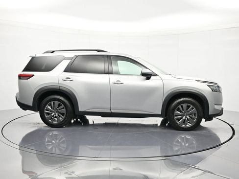Certified 2024 Nissan Pathfinder SV FWD image 4