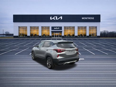 Used 2023 Kia Seltos LX AWD/4WD image 8
