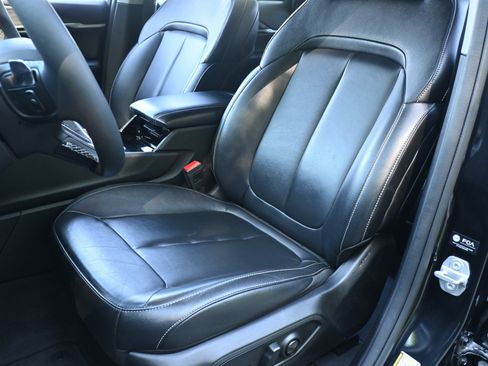 Used 2023 Jeep Grand Cherokee Limited image 16