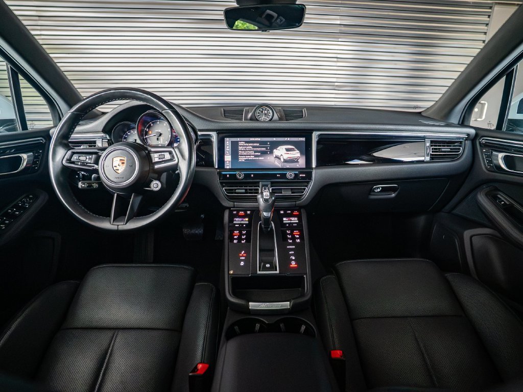 Certified 2023 Porsche Macan AWD/4WD image 24