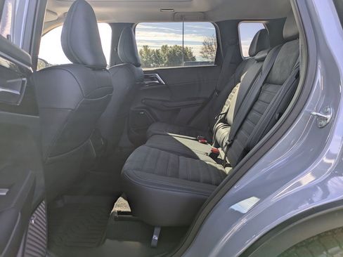 New 2025 Mitsubishi Outlander AWD image 15