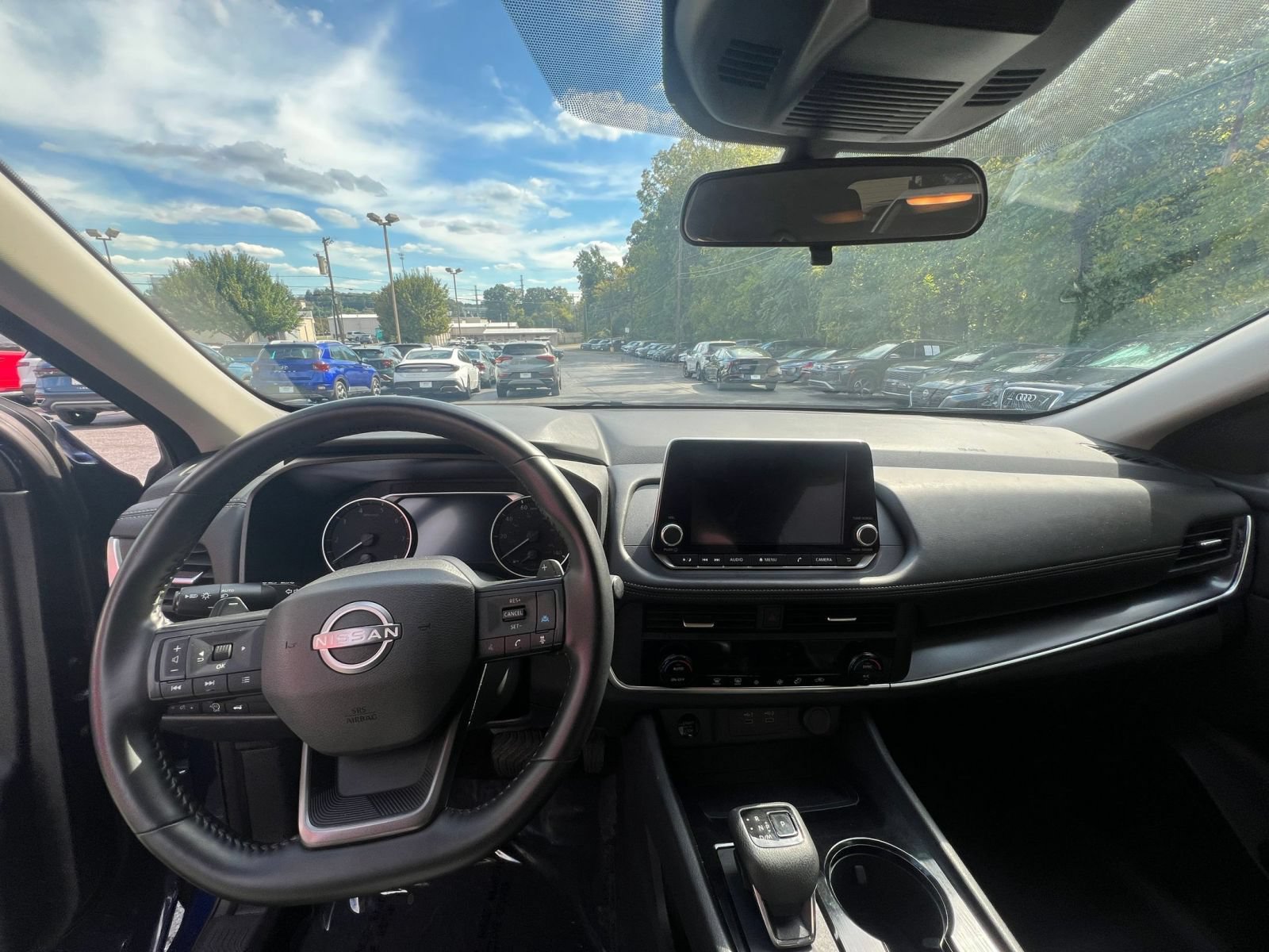 Used 2025 Nissan Rogue SV AWD/4WD image 31