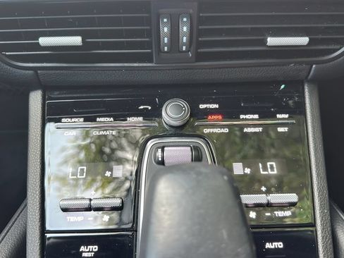 Used 2022 Porsche Cayenne Coupe AWD/4WD image 19