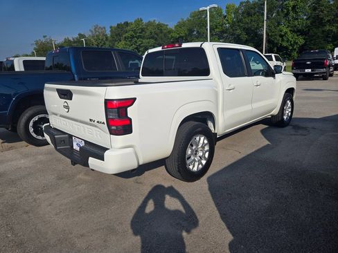 Used 2024 Nissan Frontier SV w/ SV Convenience Package image 4